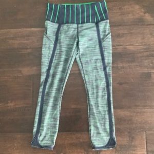 LULULEMON CANT STOP CROP! Size 4